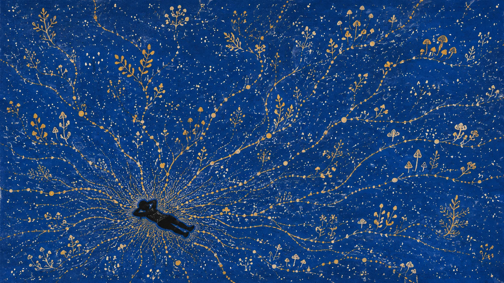 Vue de dessus d'une silhouette allongée dans le tiers inférieur du cadre, entourée d'un réseau de motifs organiques dorés qui rayonnent comme un mycélium vers un fond bleu cobalt profond constellé de petits points ivoire